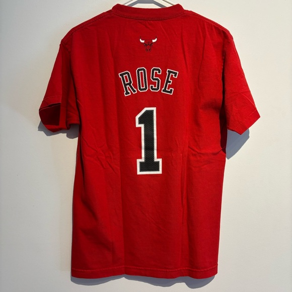 NBA Chicago Bulls #1 Derrick Rose Red Shirsey T shirt Medium Adidas - Picture 2 of 11
